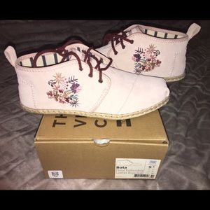TOMS women’s Booties - BNWOT Size9.5